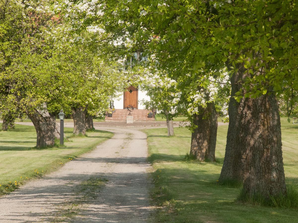 Ekeby I Bro Bed and Breakfast Buitenkant foto