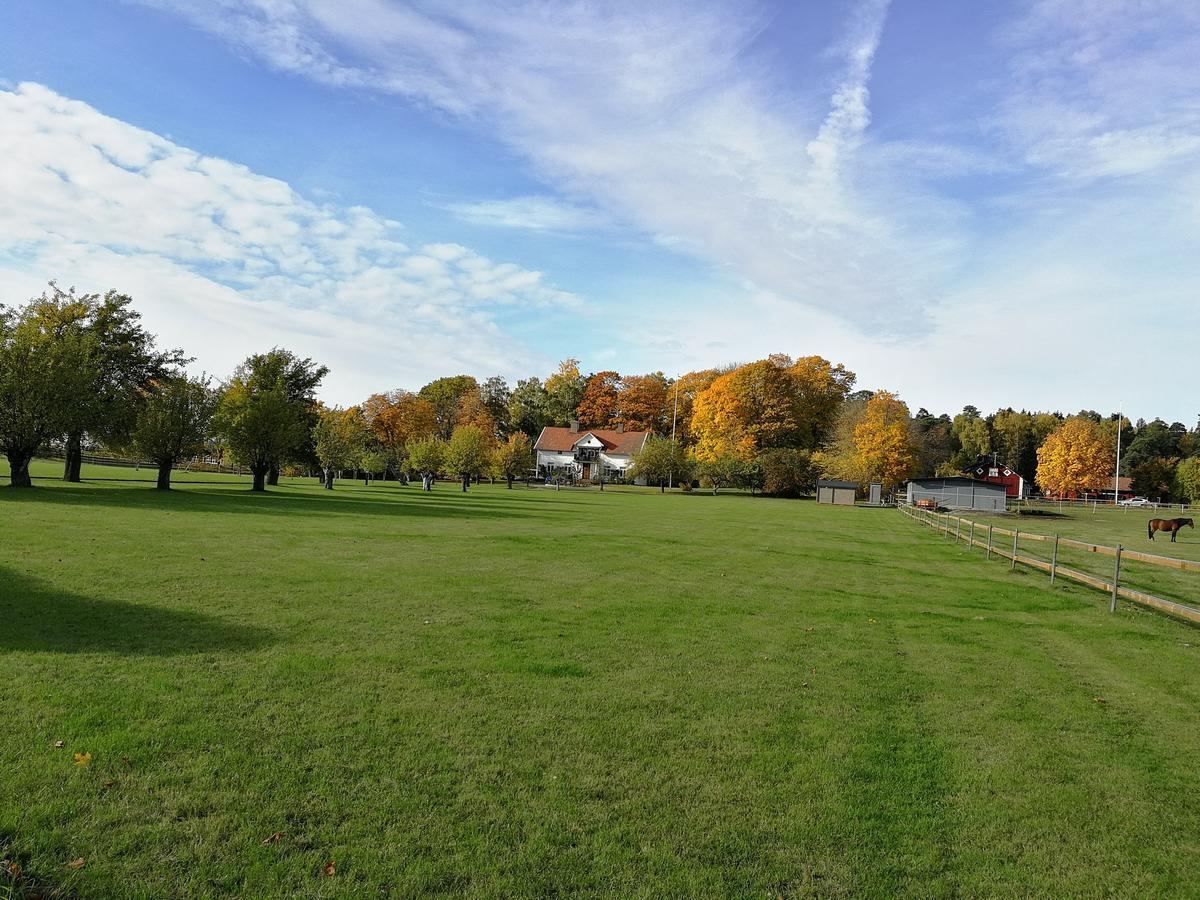 Ekeby I Bro Bed and Breakfast Buitenkant foto