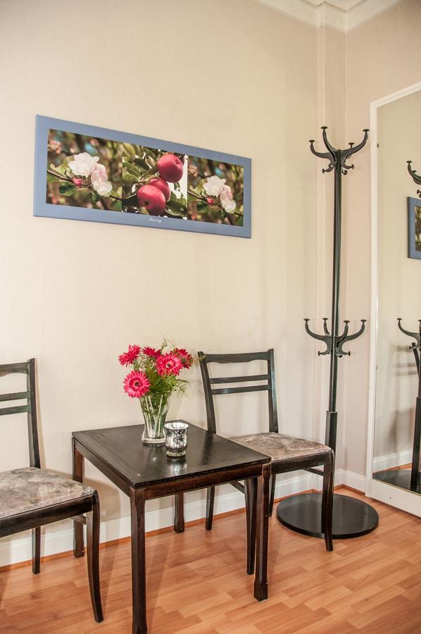 Ekeby I Bro Bed and Breakfast Buitenkant foto